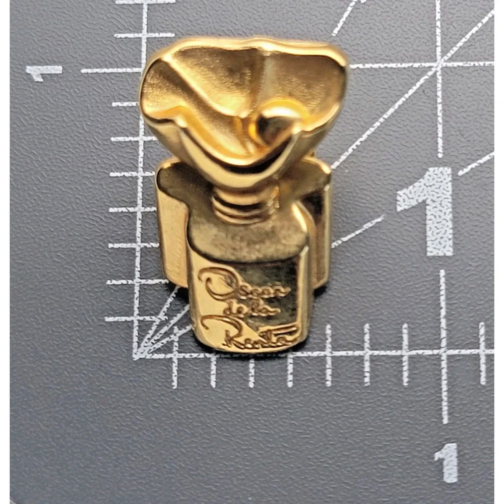 Oscar de la Renta Perfume Bottle Gold Tone Designer Fragrance Advertising Pin